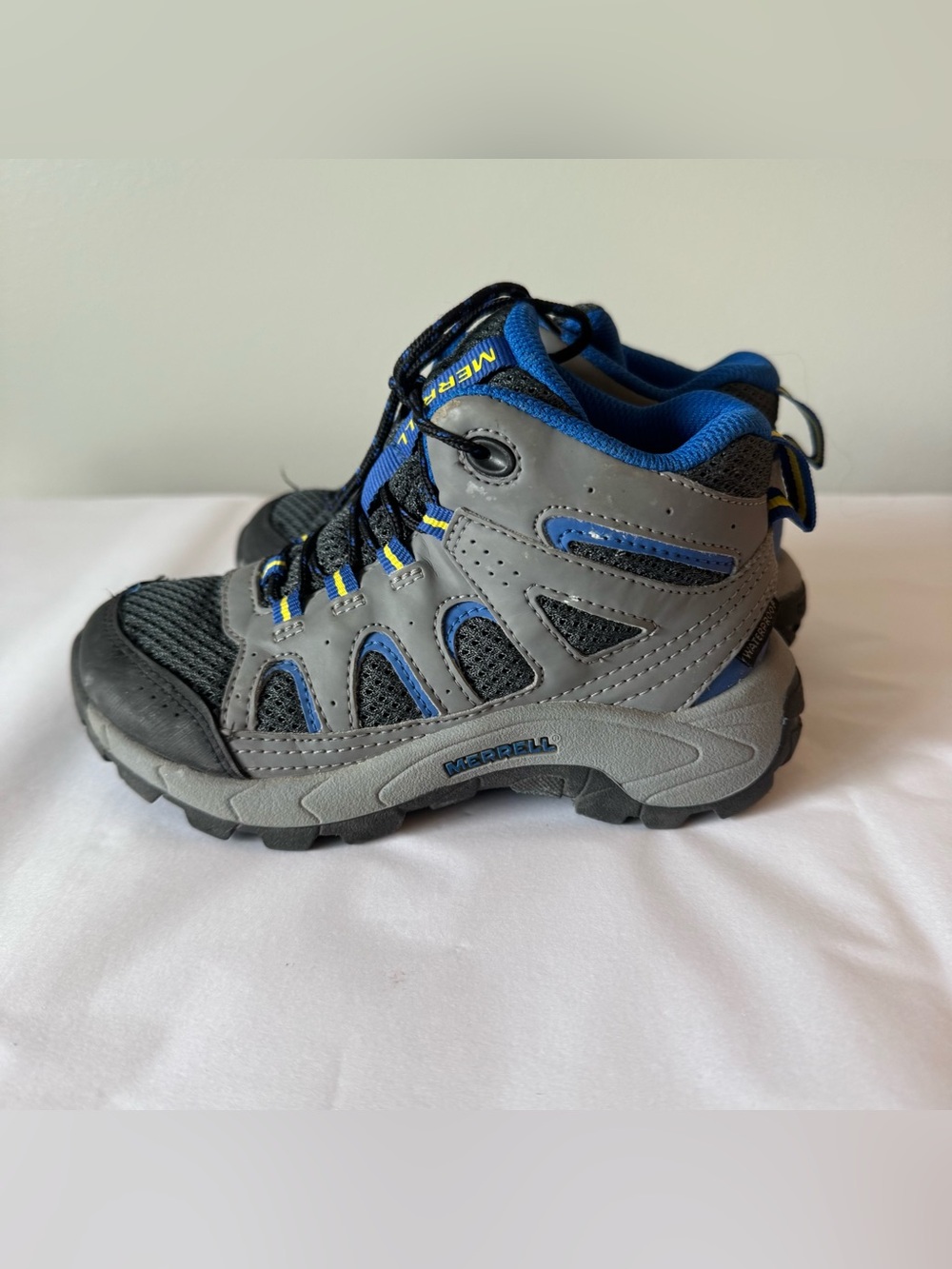 MERRELL Size 11 Boys or Girls Waterproof Hiking Boots